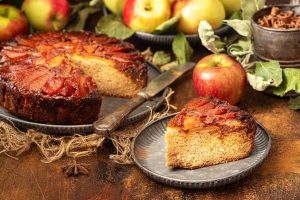 طرز تهیه کیک برگردان سیب