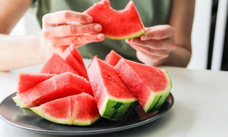 چرا باید هندوانه را در پاییز هم بخوریم؟ راز سلامت پوست و بدن!