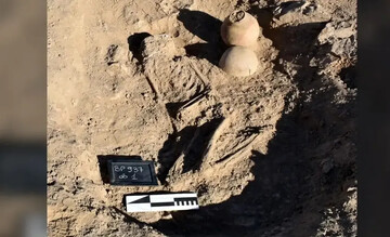 کشف اسکلت یک مرد با ۸۲ مهره سرامیکی آبیرنگ دور گردنش در سودان