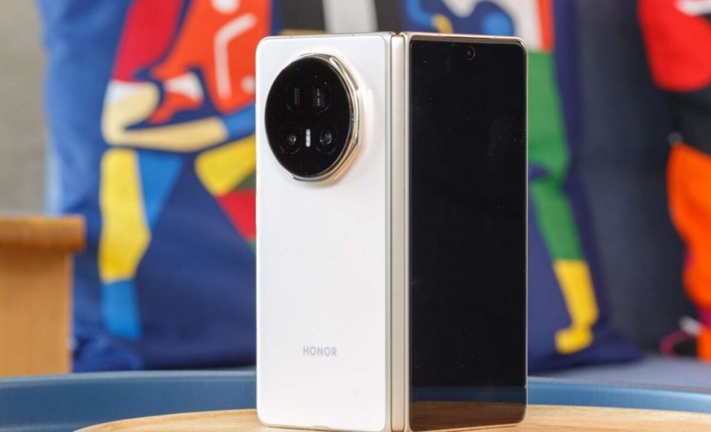 آنر برای رقابت با سامسونگ و اپل یک گوشی تاشوی عریض معرفی می‌کند