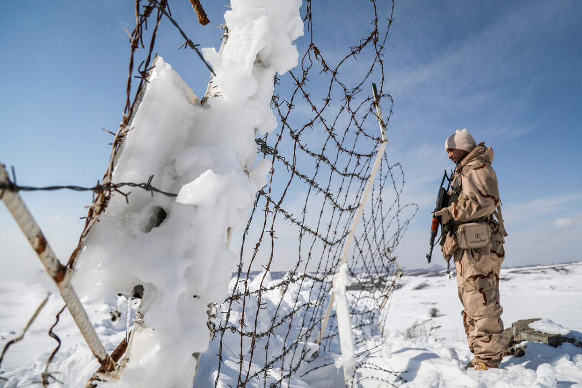 شهادت مرزبان در سردشت بر اثر سقوط بهمن حین گشت‌زنی در مرز