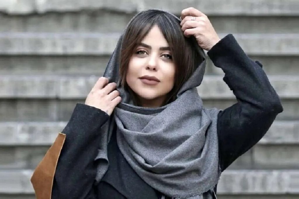 خانم بازیگر مجری تلویزیون شد؛ برنامه حذف شد!