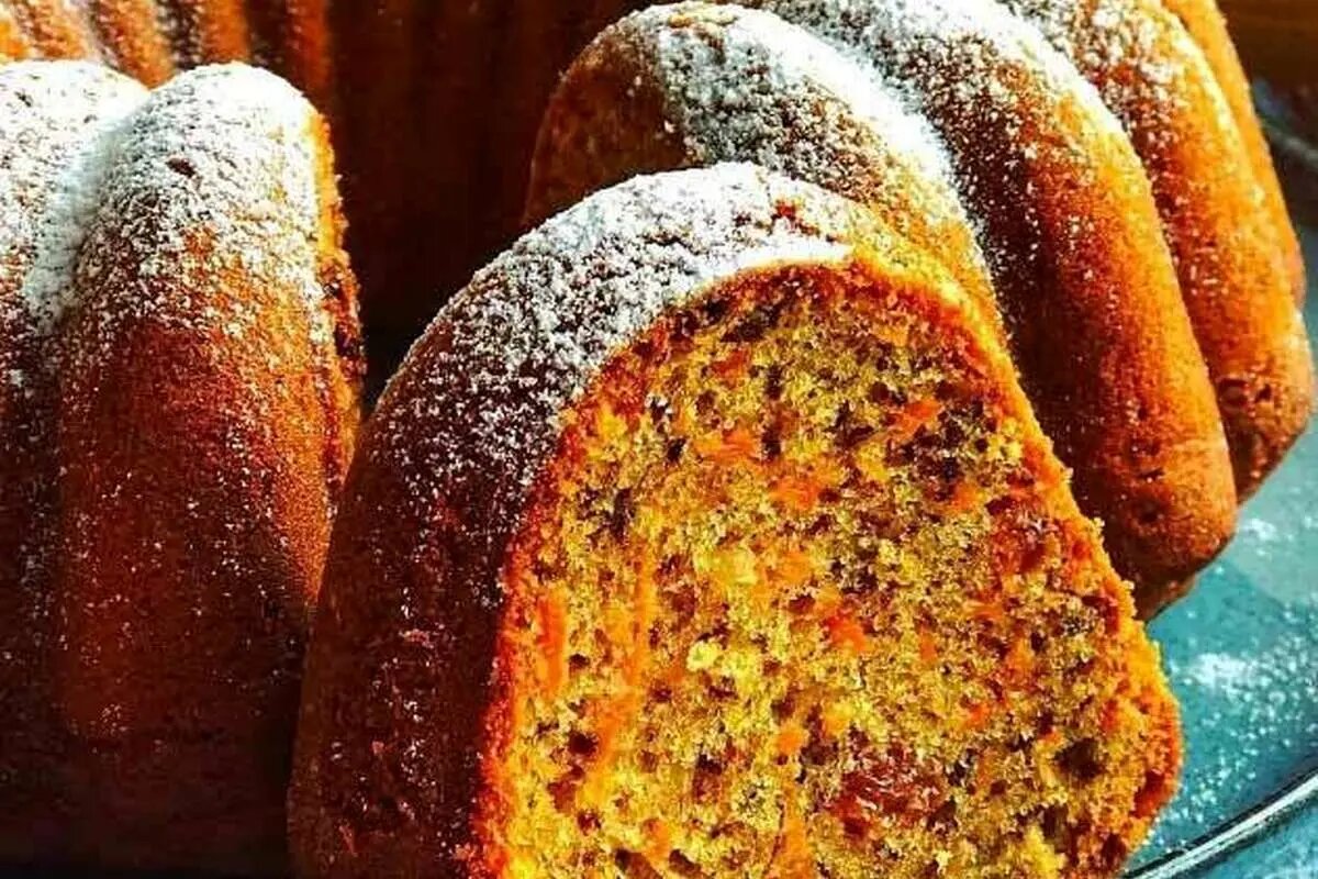 طرز تهیه کیک هویج نرم و مجلسی؛ دستور امتحان‌شده و محبوب آشپزها با کرم پنیری