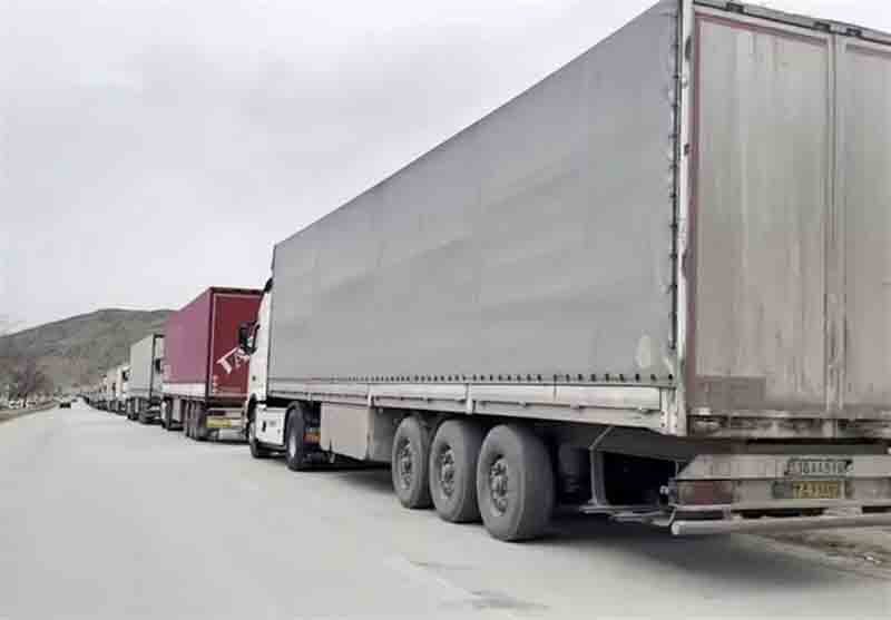هشدار پلیس راه هرمزگان؛ دختر ۱۰ ساله پشت فرمان کامیون ۱۸ چرخ / خودرو توقیف شد