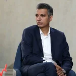 عادل فردوسی پور دست وزیر دولت پزشکیان را بوسید